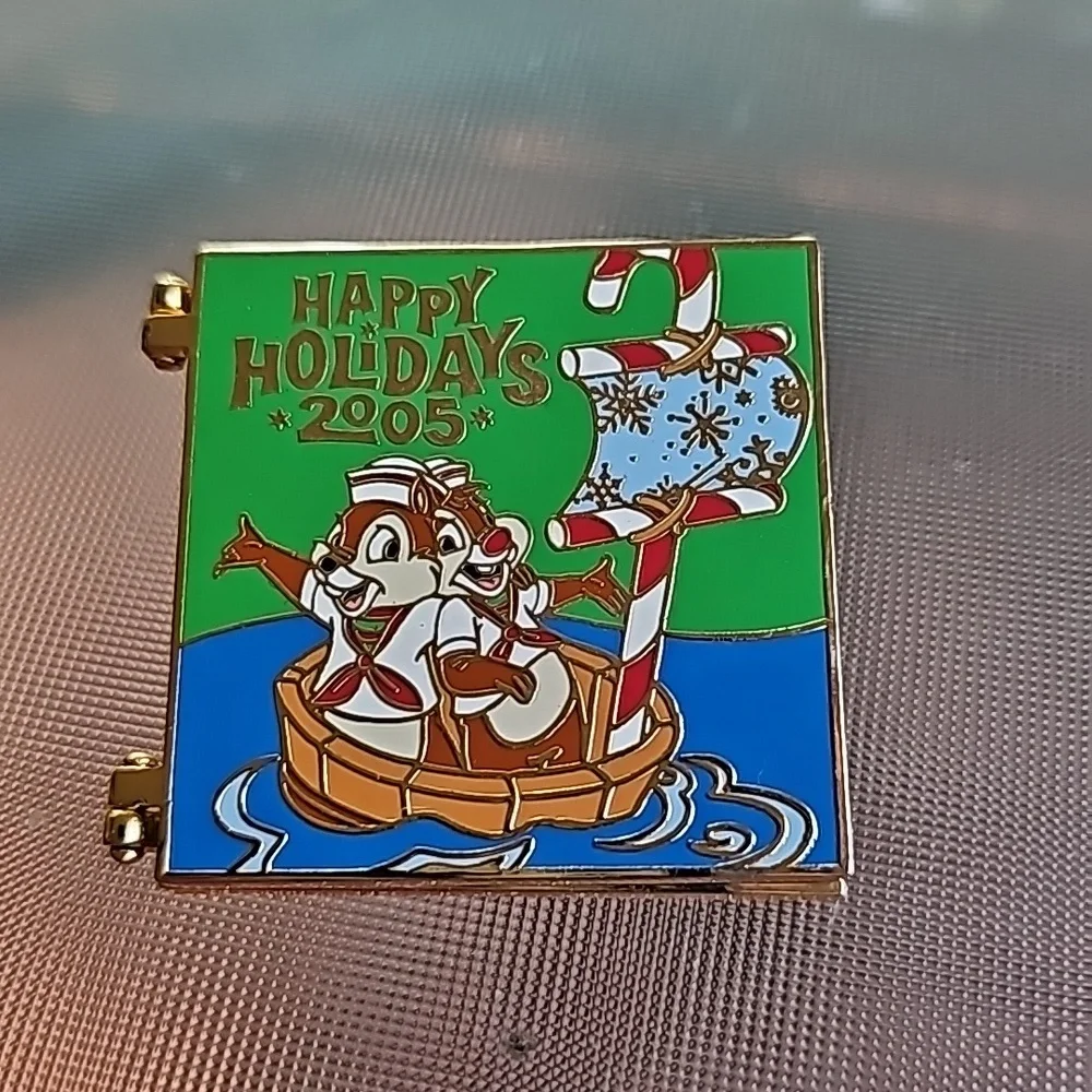 Disney Limited Edition Lapel Pin Lanyard 2005 Yacht Club Resort Happy Holidays